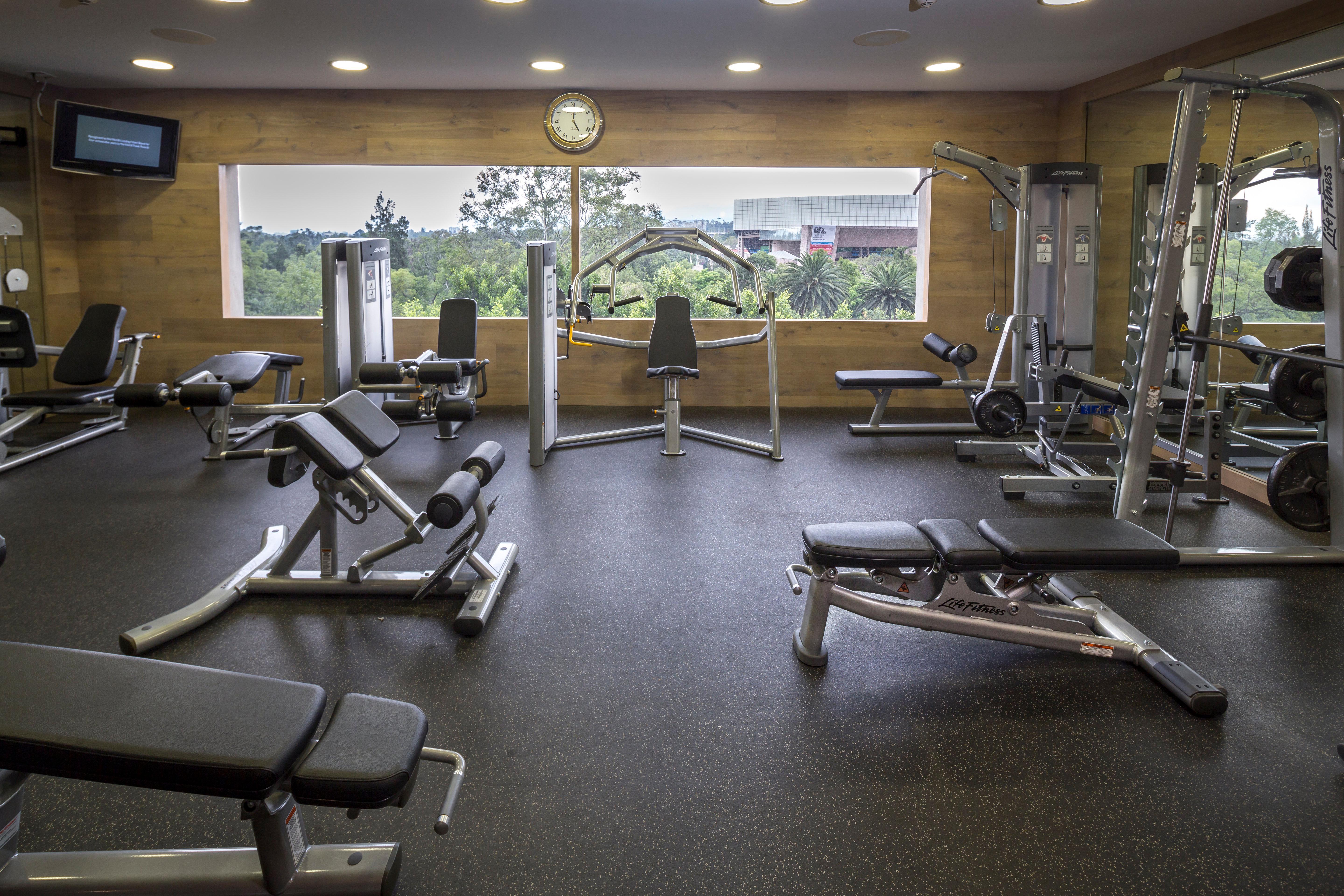 Presidente Intercontinental Mexico City By Ihg Eksteriør bilde A typical gym