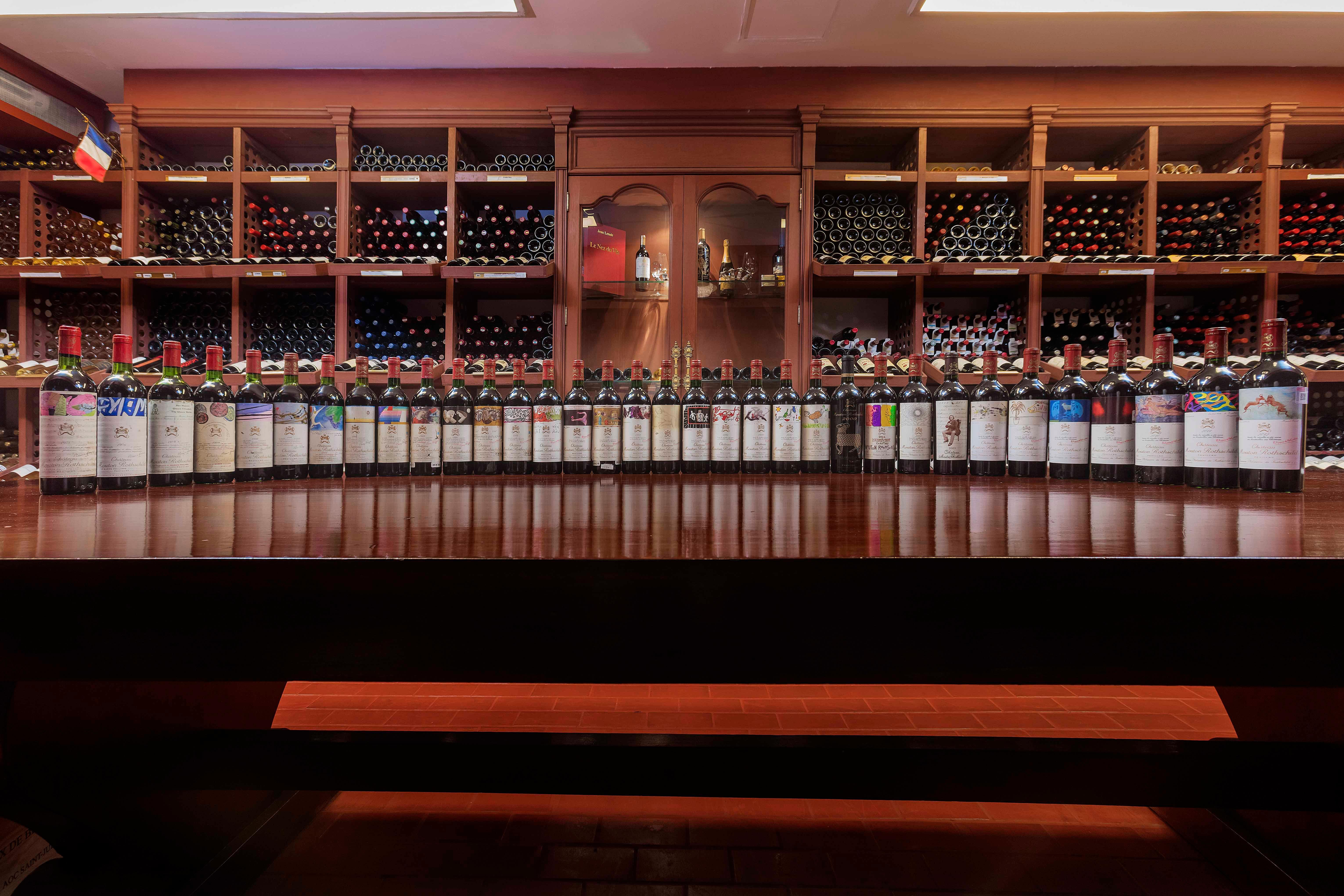 Presidente Intercontinental Mexico City By Ihg Eksteriør bilde The wine bar at the restaurant