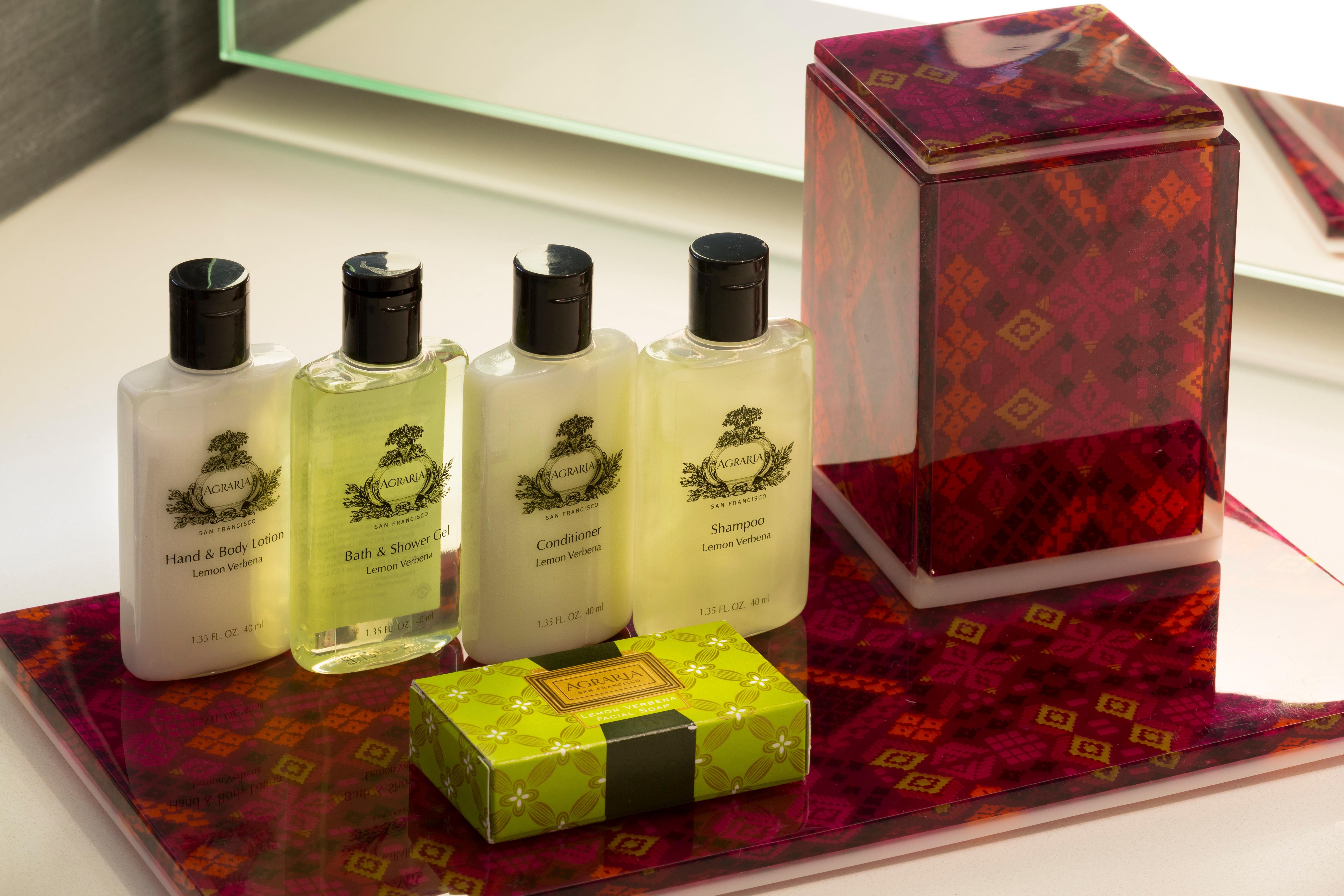 Presidente Intercontinental Mexico City By Ihg Eksteriør bilde A selection of toiletries